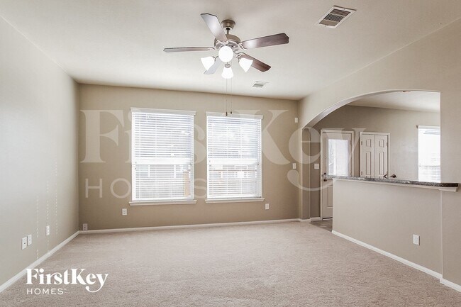 Foto del edificio - 16318 River Wood Ct