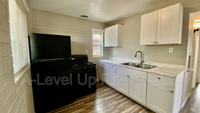 Foto del edificio - 3043 E Proctor Vista