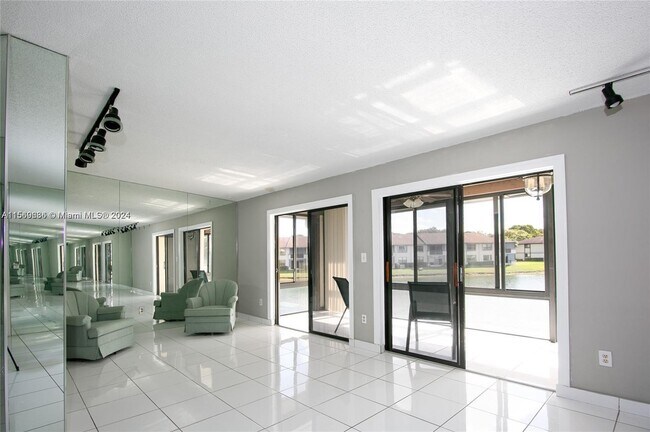 Foto del edificio - 9626 W McNab Rd