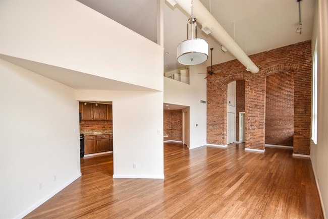 Building Photo - 412 Liberty Hill