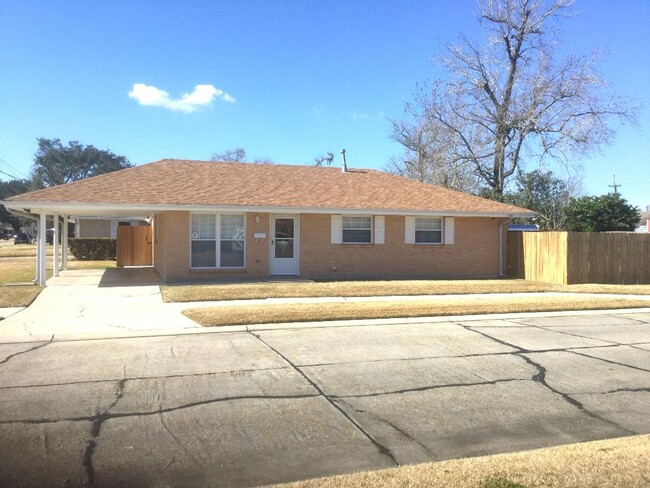 hermosa casa con un amplio patio en esquina - 5100 Page St