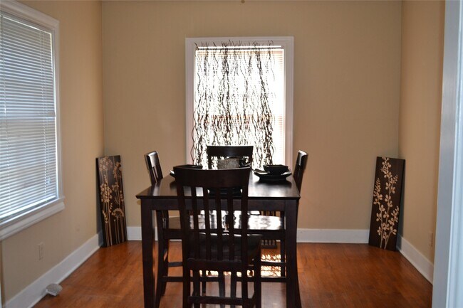 Foto del edificio - 1610 Ridgewood St