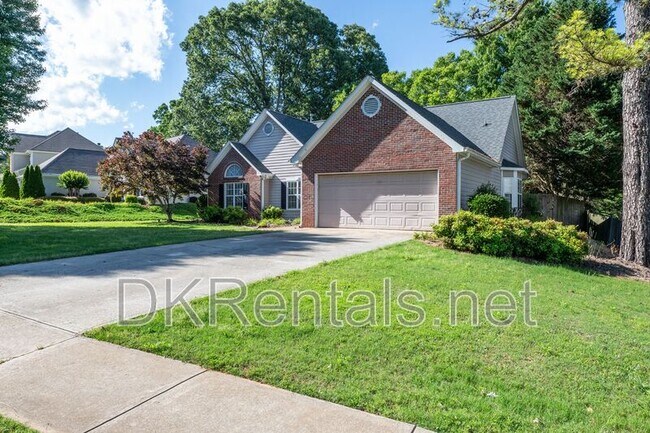 Foto del edificio - 2638 English Oaks Ln NW