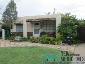 Building Photo - 904 S 10th St