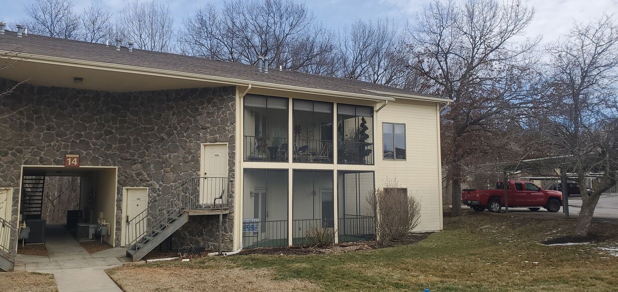 Primary Photo - 3 bd, 2 ba Park DeVille condo in W Columbi...