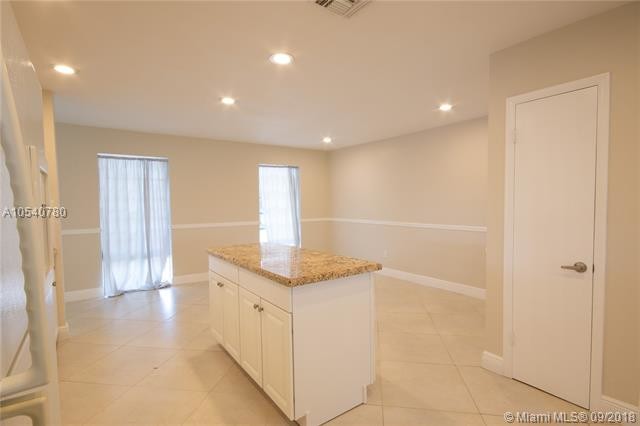 Building Photo - 9731 Bel Aire Dr