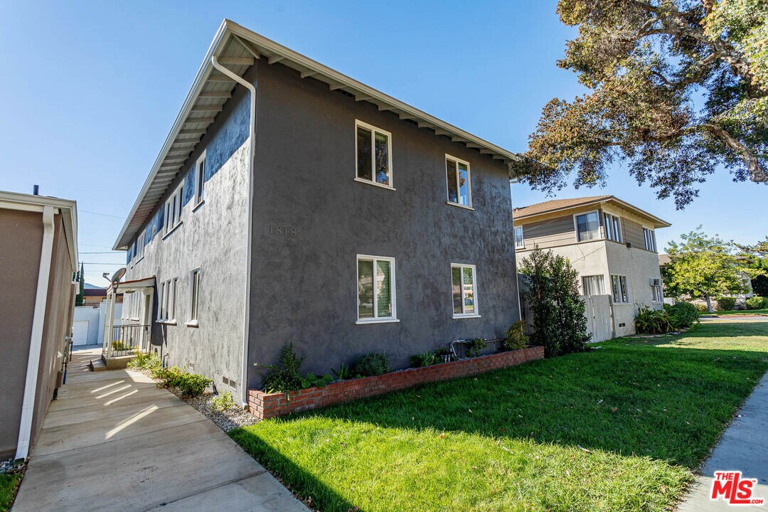 Foto principal - 1818 W Glenoaks Blvd