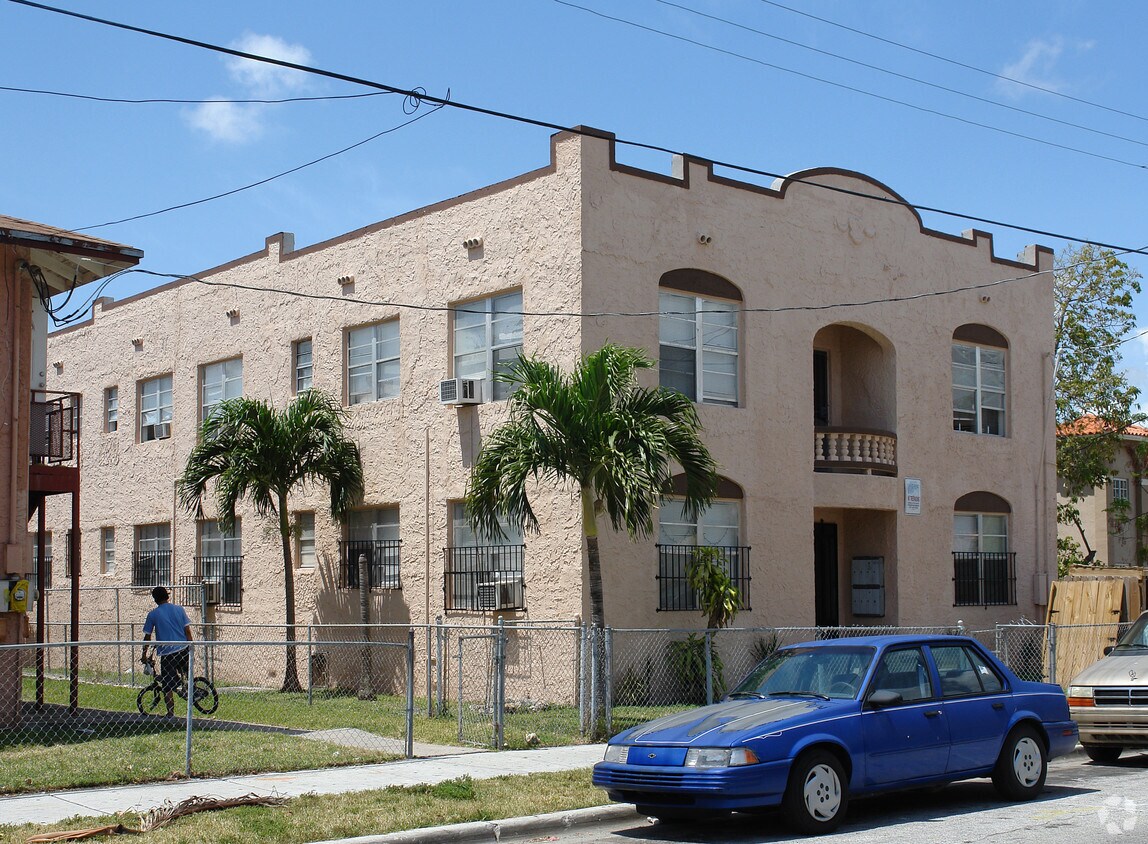 Building Photo - 1450 SW 3rd St
