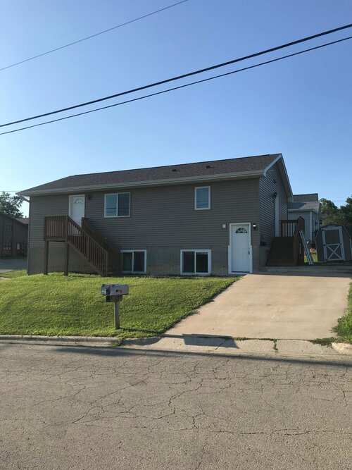 695 Staley Ave Unit Upper 1.5, Platteville, WI 53818 Apartments 695