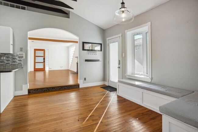 Foto del edificio - 2513 Murphy Dr