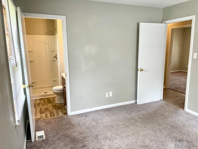 Foto del edificio - Welcome to this charming 4 bedroom, 2 bath...