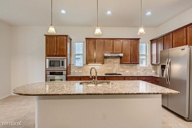 Building Photo - 5 br, 3.5 bath House - 5024 Kestrel Drive ...