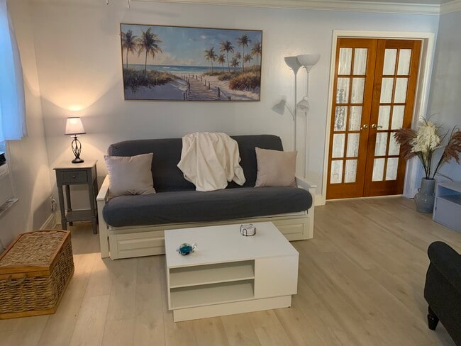 Building Photo - 1420 Alicia Ave