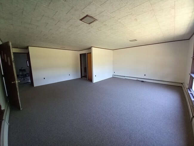 LR - 220 Hobbs Ln