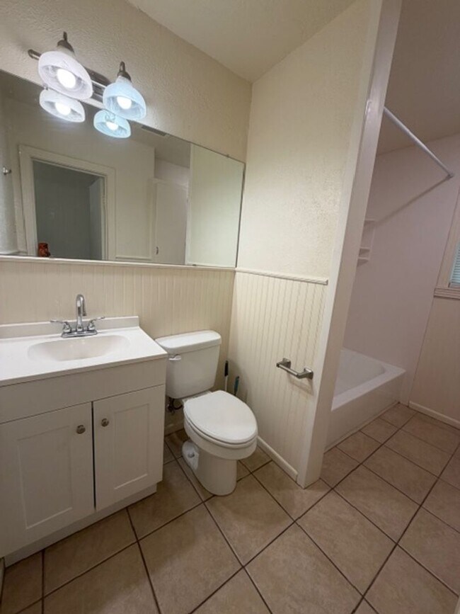Building Photo - Charming 2-Bedroom Rental Home in South Waco with Private Fenced Backyard