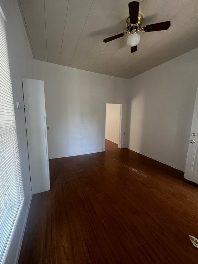 Building Photo - 1 Bedroom, 1 Bathroom Duplex
