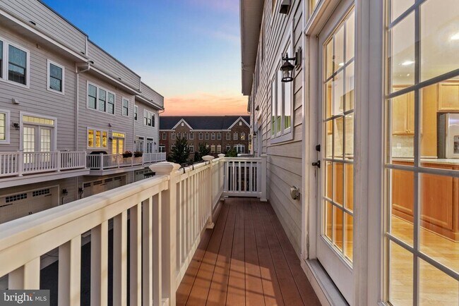 Foto del edificio - 13693 Neil Armstrong Ave