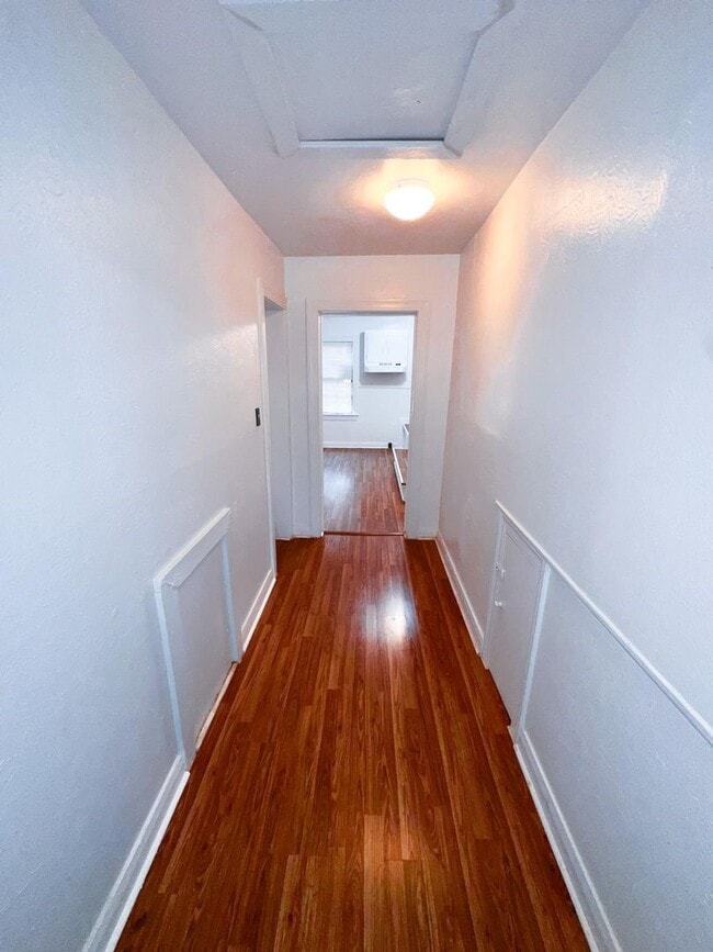 Building Photo - 1142 Lyle St