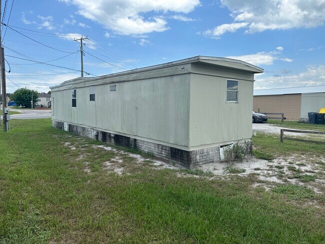 Building Photo - 1040 Eagle Lake Loop Rd