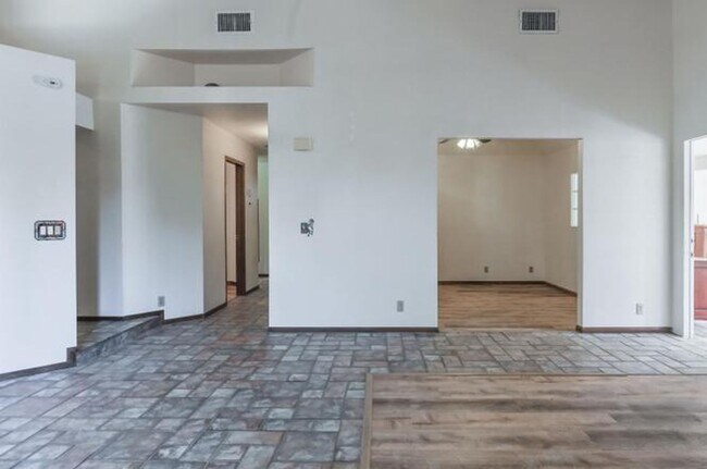 Foto del edificio - Great Ridgecrest 4 Bedroom Home