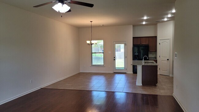 Building Photo - 3 Bedroom 2 Bath in Ascension-$500 off 1st month with 30 day move in!!