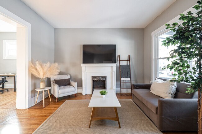 Foto del edificio - Rare Frederick Townhouse Unit - across from Whole Foods, St. Mary's, Bradford Beach