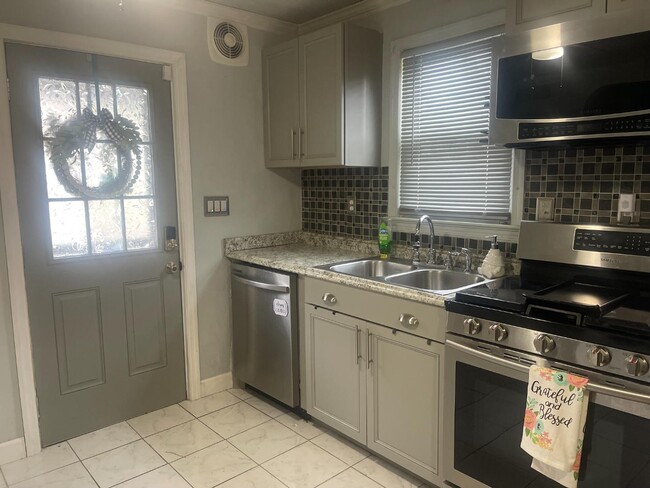 Photo - 416 Topeka Ave Apartment