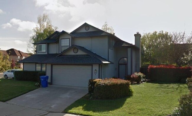 Front - 820 Polar Bear Cir