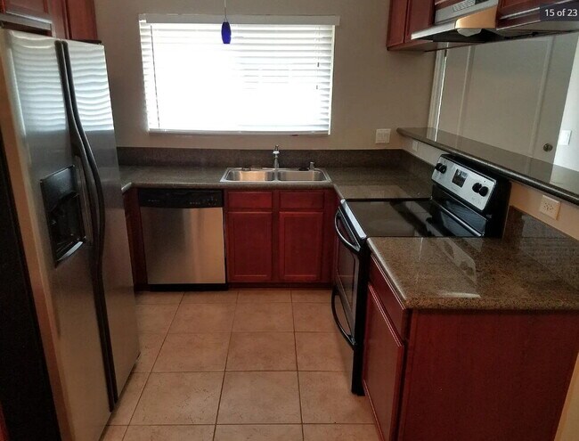 Foto del edificio - Beautiful 2BR/ 1BA Condo home Located in L...