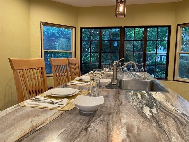 Foto del edificio - 108 Dexter Rd