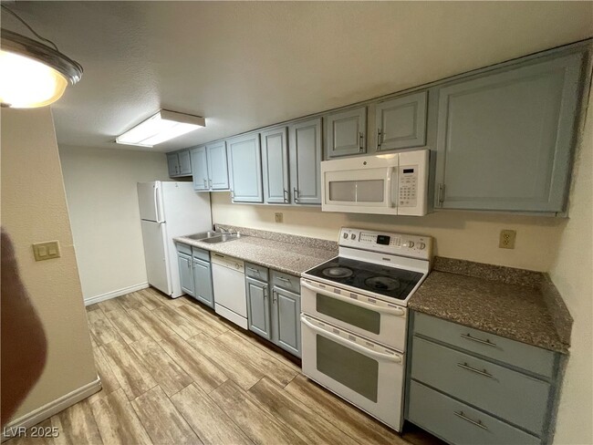 Building Photo - 5207 Indian River Dr