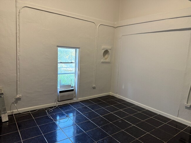 Building Photo - Palm Heights