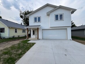 Building Photo - 3234 9th Ave