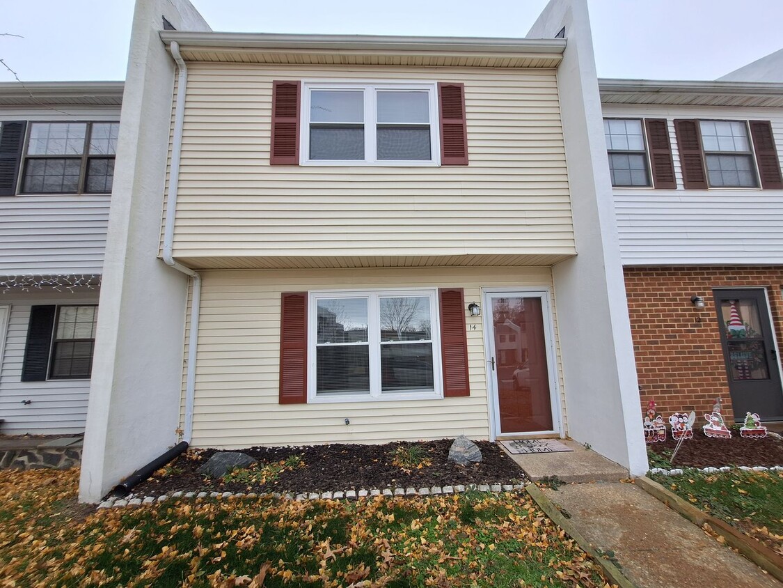 Primary Photo - Remodeled Townhome