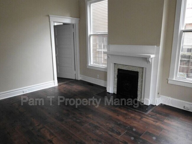 Foto del edificio - 512 E Waldburg Ln
