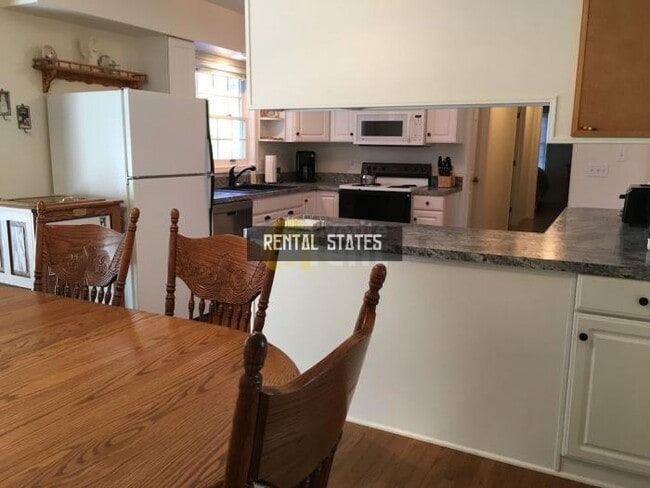 Building Photo - 4 bedroom in Elk Rapids MI 49629