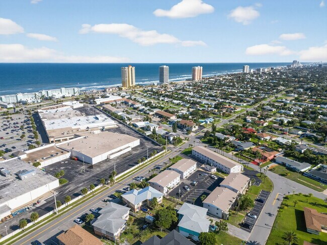 Foto del edificio - 2417 N Oleander Ave