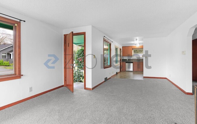 Building Photo - 1920 S Bayview St