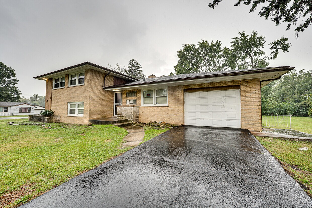 Foto principal - 3235 W 157th St