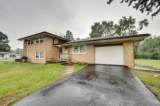 Building Photo - 3235 W 157th St