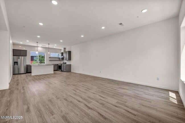 Building Photo - 557 California Ave