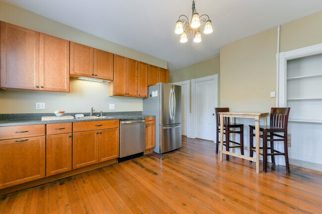 Building Photo - 21 Plainfield St