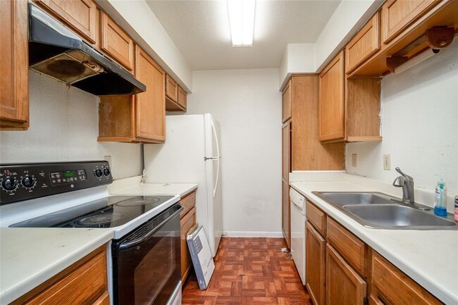 Building Photo - 6606 De Moss Dr