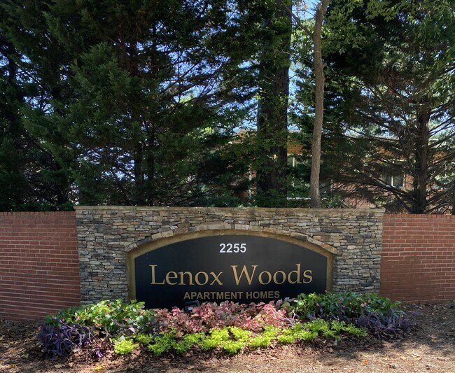 Foto del edificio - Lenox Woods