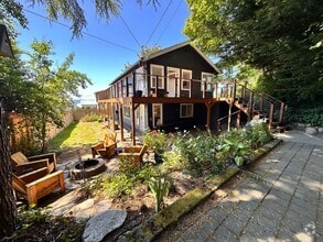 Building Photo - 5301 SW Shore Pl