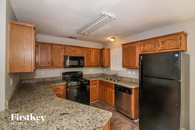 Building Photo - 7680 Bramble Ln