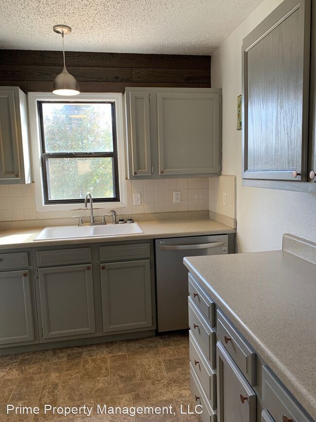 Building Photo - 3 br, 1 bath House - 120 State Ave.