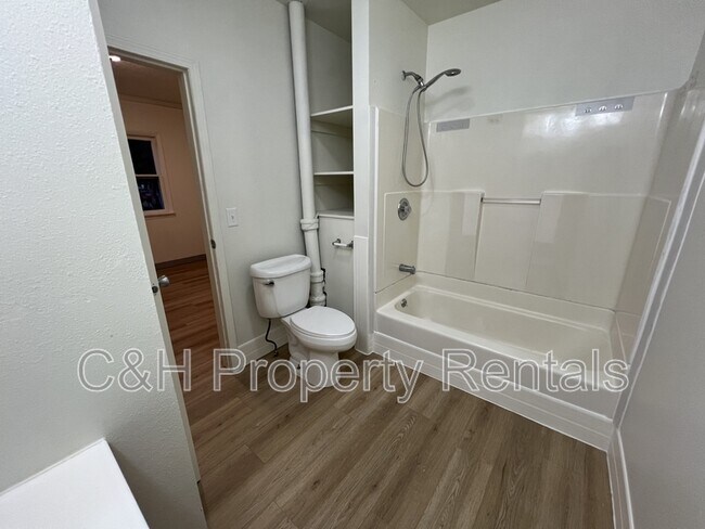 Foto del edificio - 631 Miles Ave