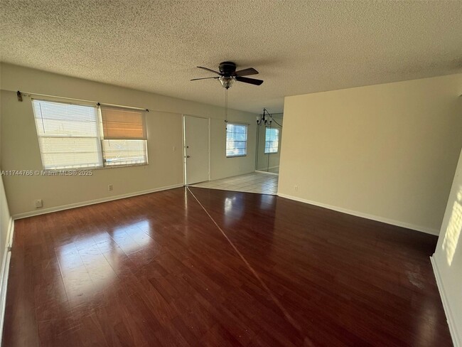 Foto del edificio - 301 SW 135th Ave