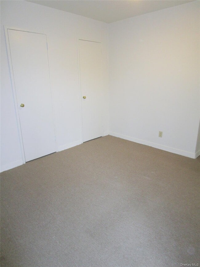 Building Photo - 123 Valentine Ln